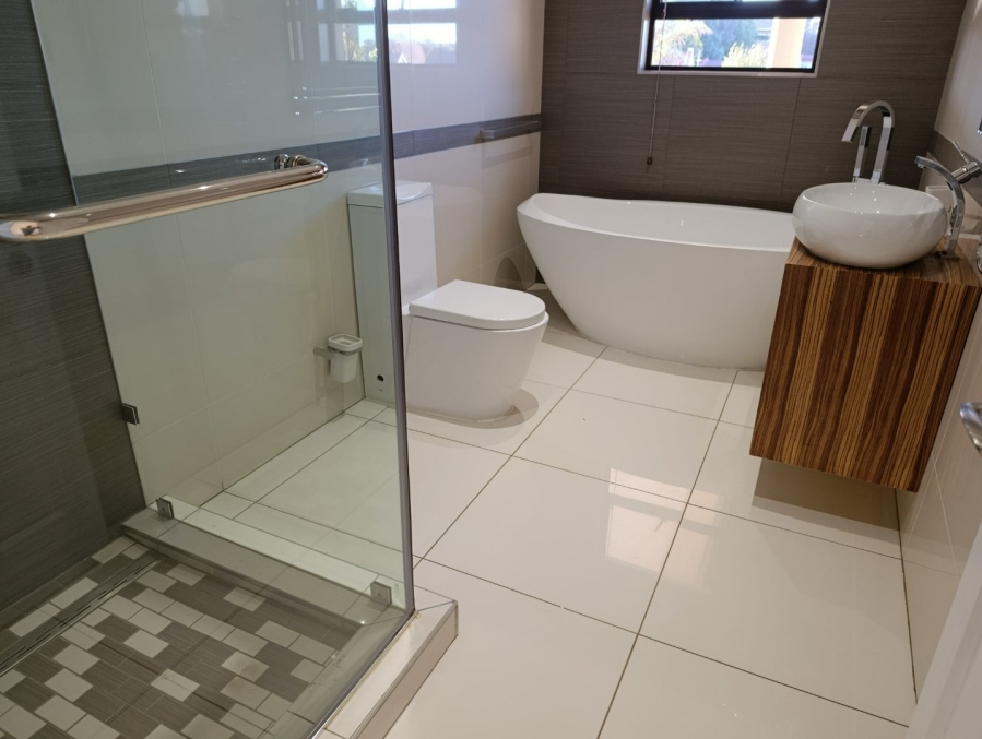 5 Bedroom Property for Sale in Kiepersol Free State